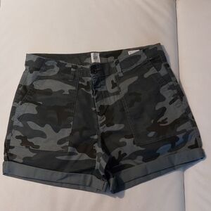 GAP Women's Camouflage Cargo Shorts